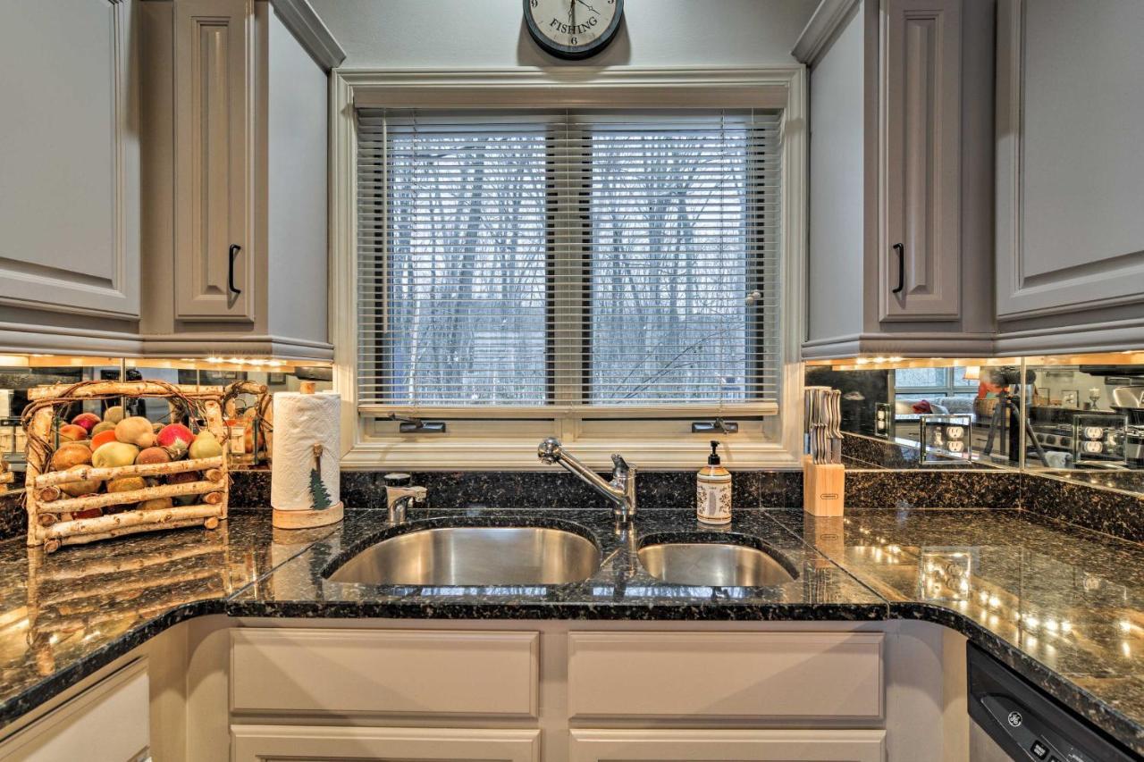 Resort-Style Harbor Springs Home With 2 Decks! Exterior foto