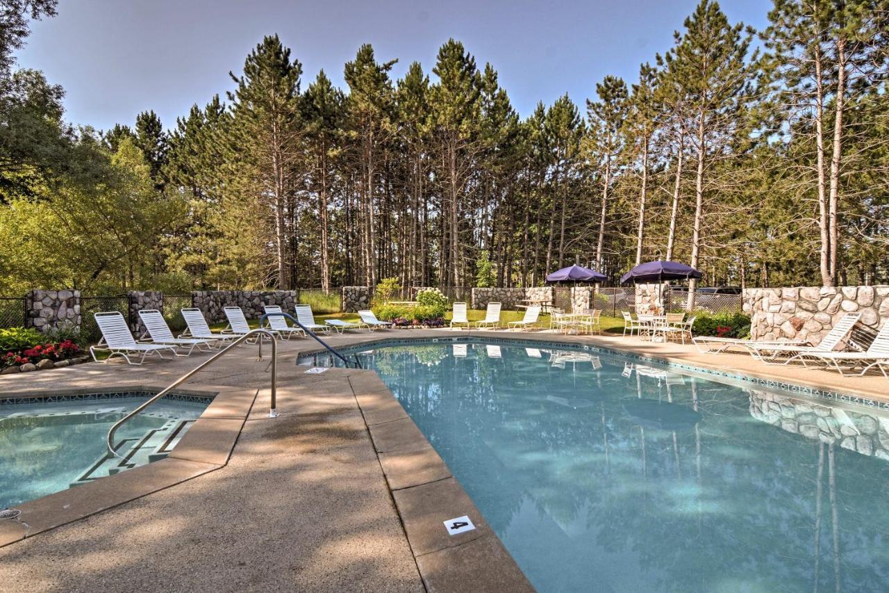 Resort-Style Harbor Springs Home With 2 Decks! Exterior foto